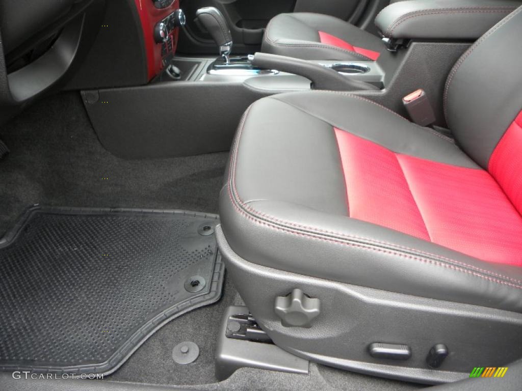 2010 Fusion Sport - Tuxedo Black Metallic / Charcoal Black/Sport Red photo #15