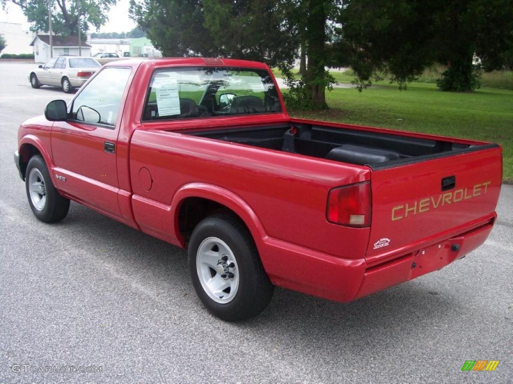 1996 S10 Regular Cab - Apple Red / Graphite photo #5