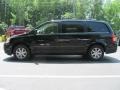 2008 Brilliant Black Crystal Pearlcoat Chrysler Town & Country Touring  photo #7