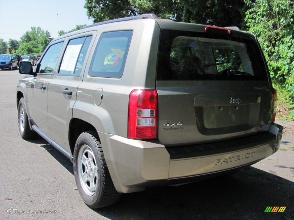 2007 Patriot Sport 4x4 - Light Khaki Metallic / Pastel Pebble Beige photo #13