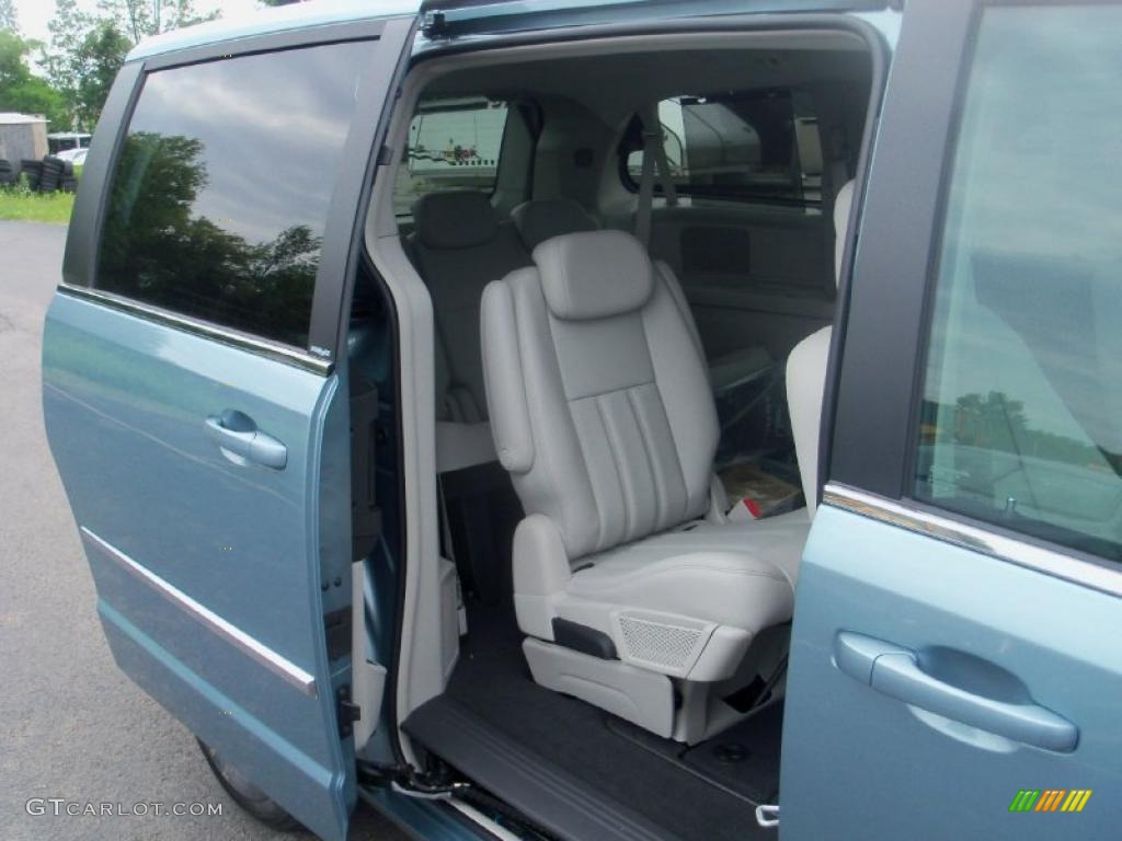 2010 Town & Country Touring - Clearwater Blue Pearl / Medium Slate Gray/Light Shale photo #24