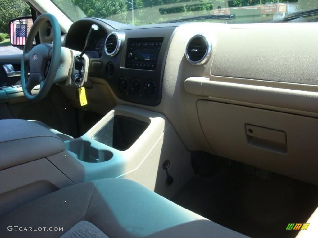 2003 Expedition XLT 4x4 - Arizona Beige Metallic / Medium Parchment photo #10