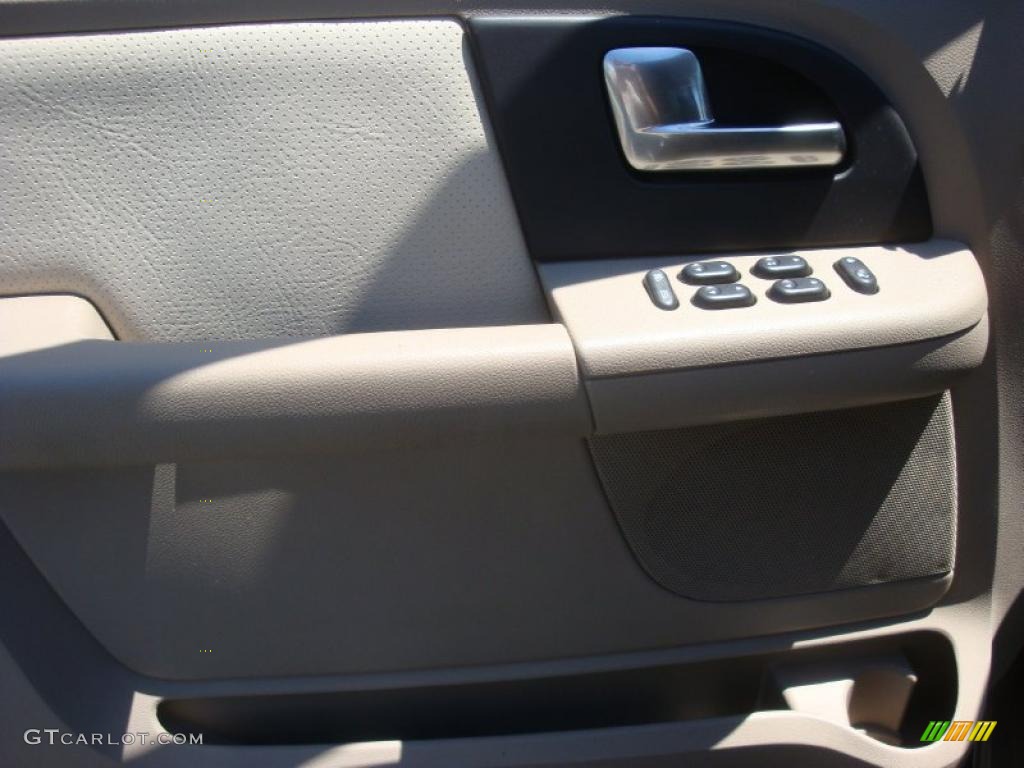 2003 Expedition XLT 4x4 - Arizona Beige Metallic / Medium Parchment photo #11