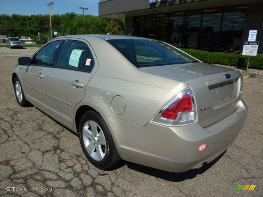 2008 Fusion SE V6 - Dune Pearl Metallic / Medium Light Stone photo #2