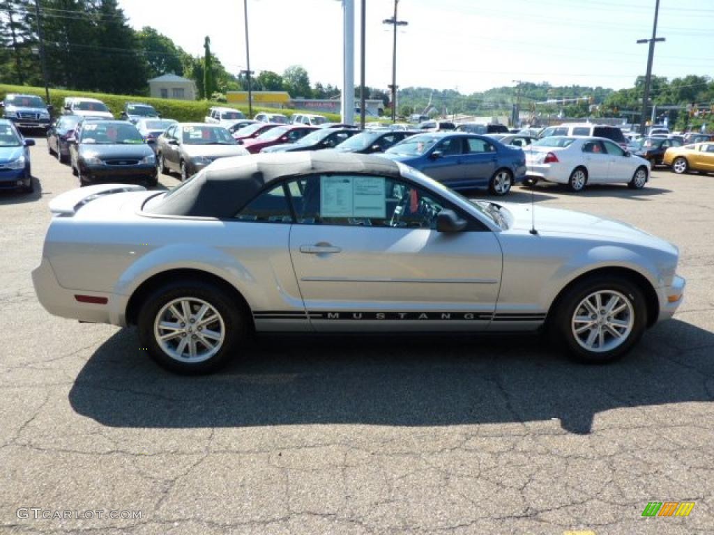 2006 Mustang V6 Premium Convertible - Satin Silver Metallic / Dark Charcoal photo #5