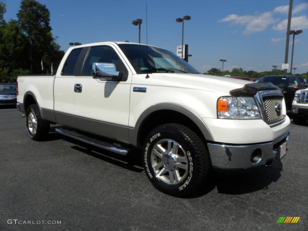 2007 F150 Lariat SuperCab 4x4 - White Sand Tri-Coat / Black photo #1