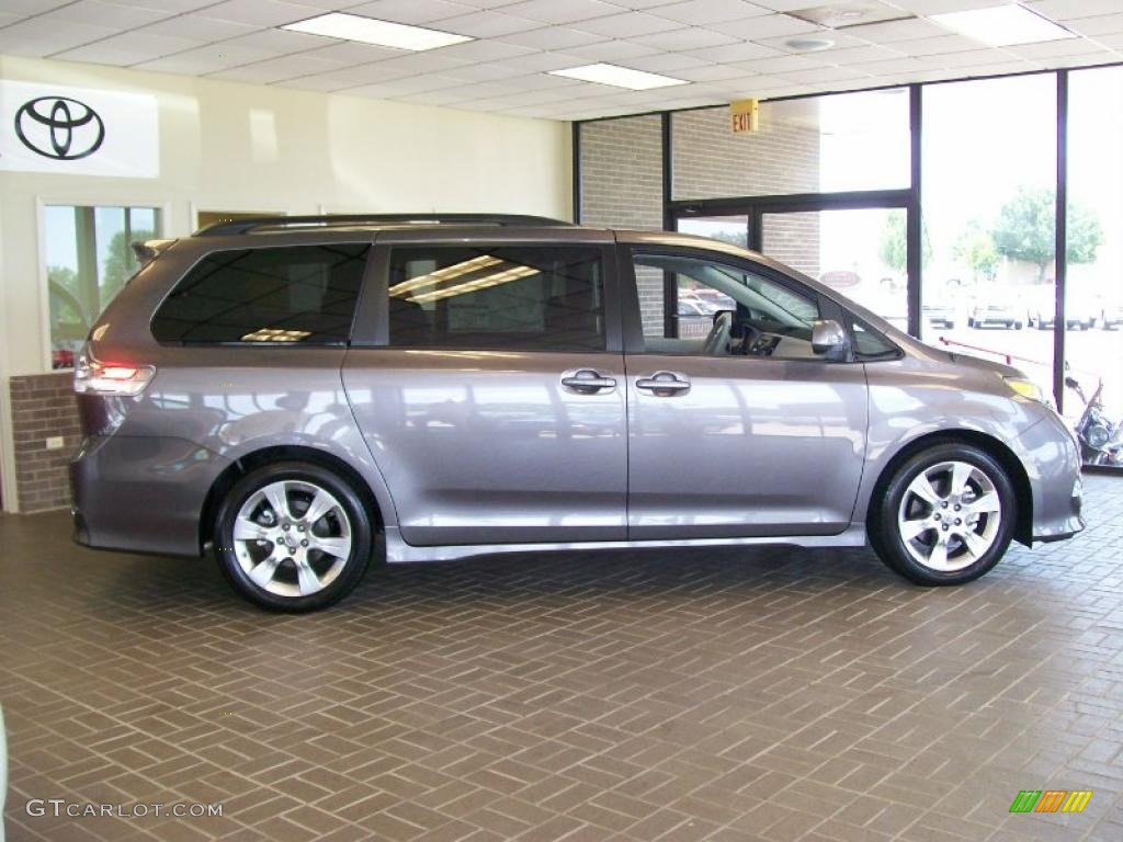 2011 Sienna SE - Predawn Gray Mica / Dark Charcoal photo #2