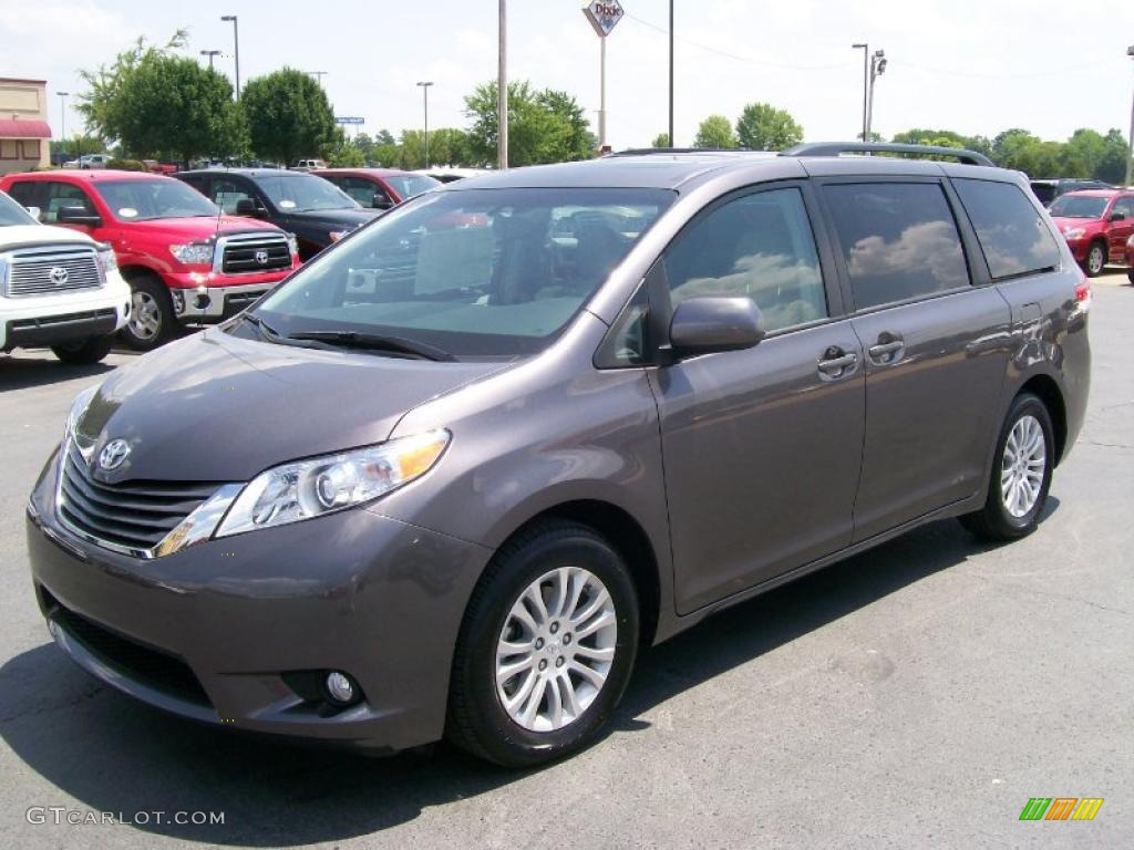 2011 Sienna XLE - Predawn Gray Mica / Light Gray photo #2