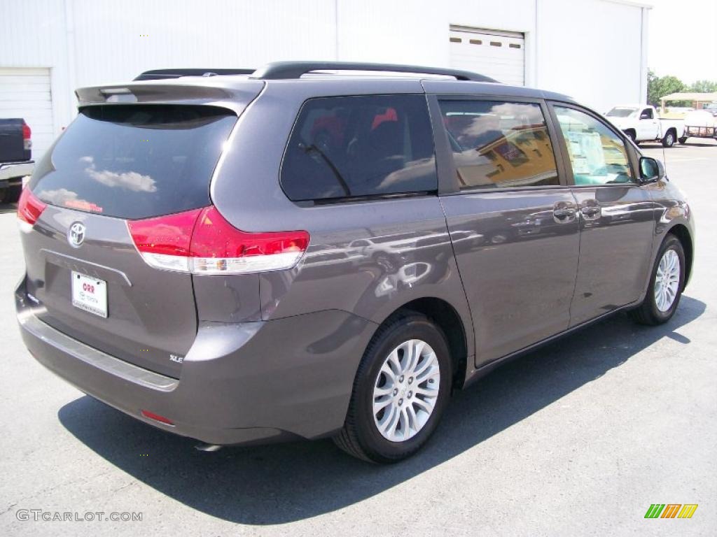 2011 Sienna XLE - Predawn Gray Mica / Light Gray photo #4