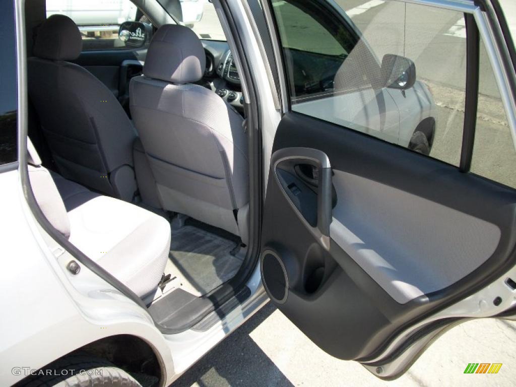 2007 RAV4 4WD - Classic Silver Metallic / Ash Gray photo #18