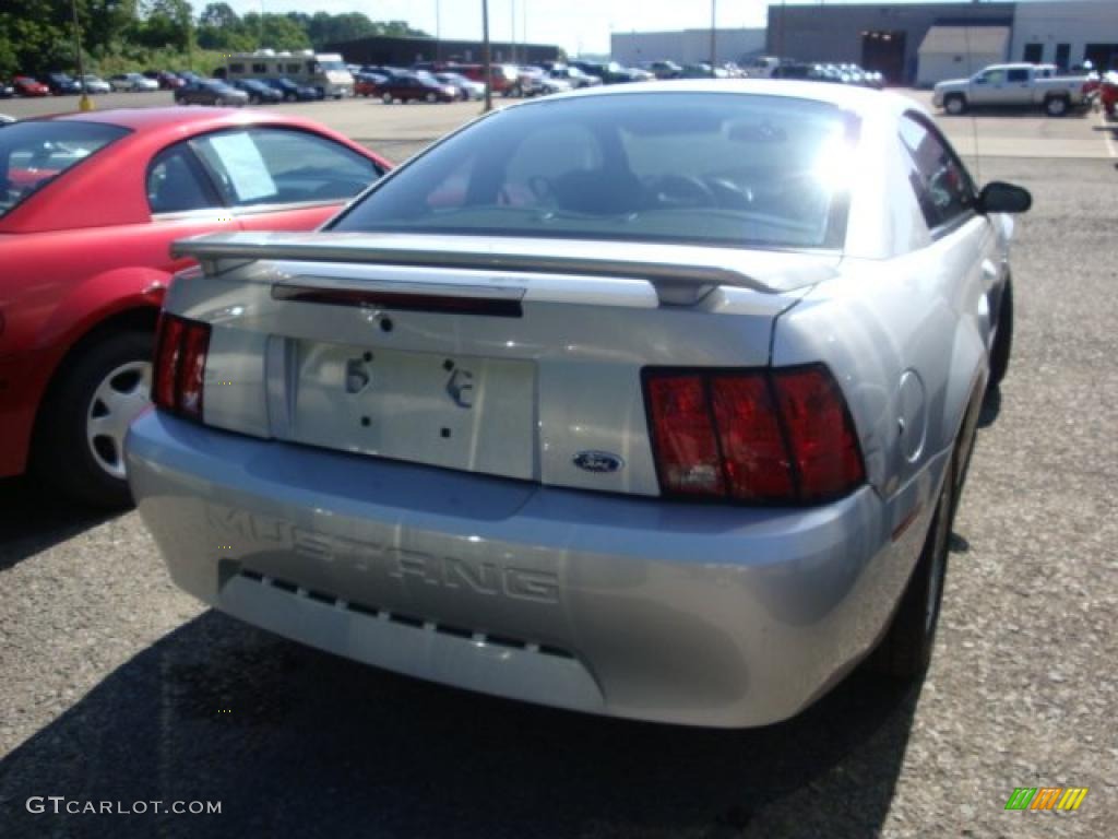 2003 Mustang V6 Coupe - Silver Metallic / Dark Charcoal/Medium Parchment photo #2