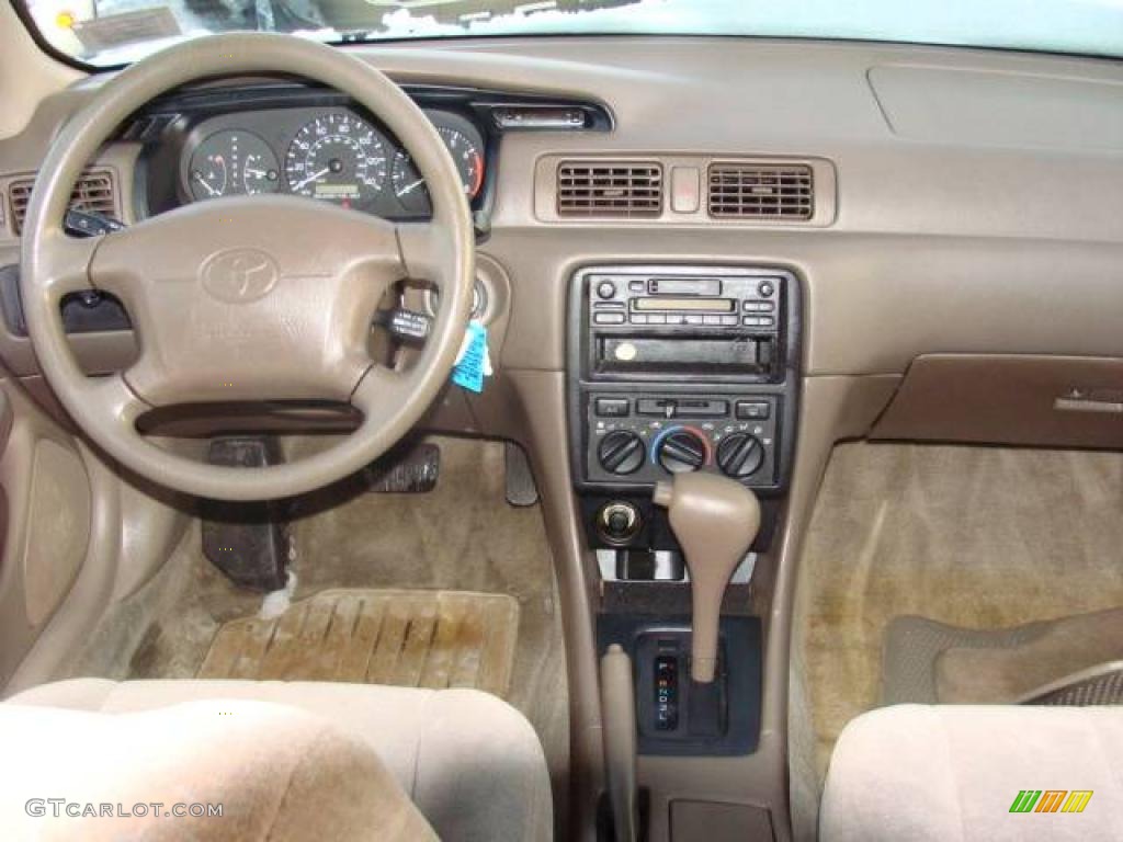 1998 Camry LE V6 - Dark Green Metallic / Oak photo #9