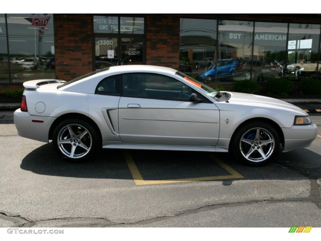 2001 Mustang V6 Coupe - Silver Metallic / Medium Graphite photo #2