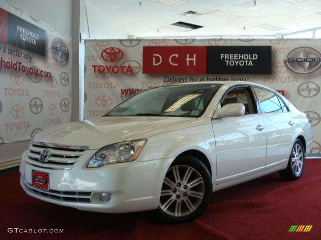 Blizzard White Pearl Toyota Avalon