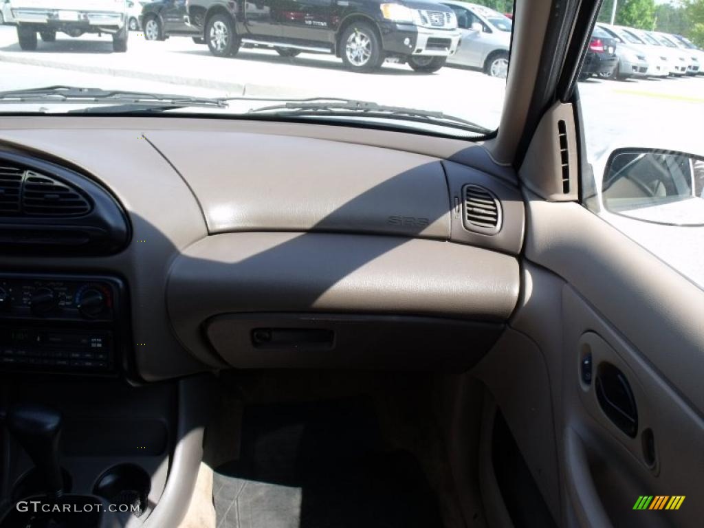 1998 Contour SE - Vibrant White / Medium Parchment photo #15