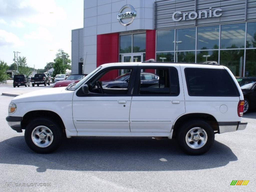 1998 Explorer XLT - Oxford White / Medium Prairie Tan photo #2