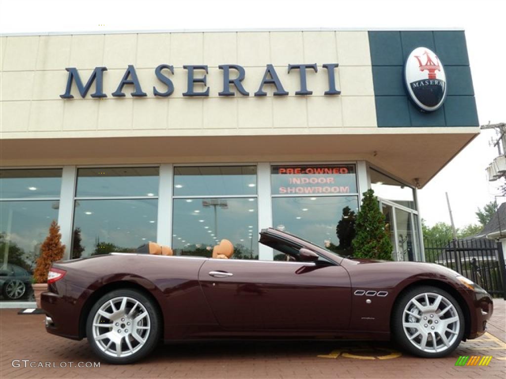 Bordeaux Pontevecchio (Dark Red) Maserati GranTurismo Convertible