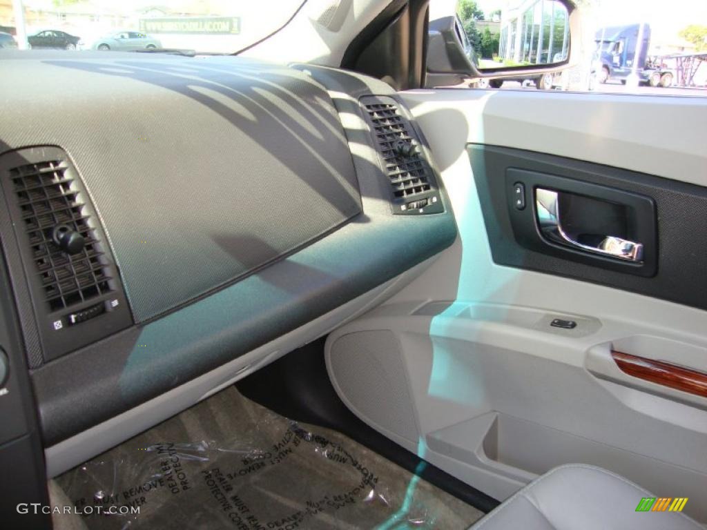 2004 CTS Sedan - Silver Smoke / Light Gray/Ebony photo #19