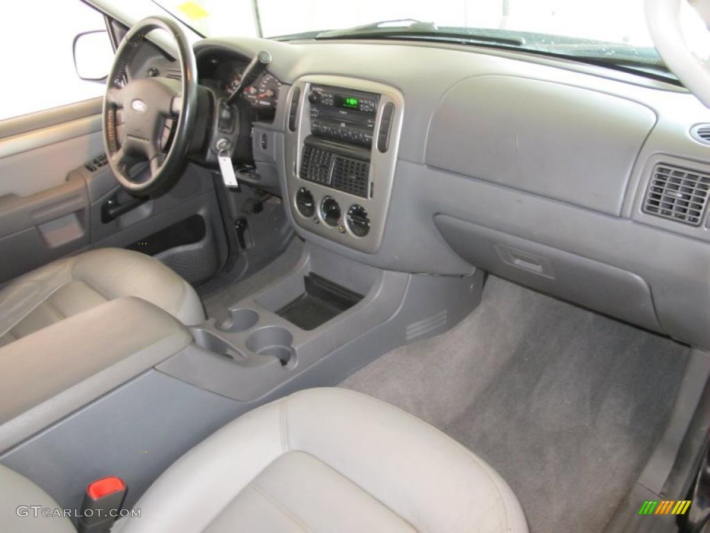 2004 Explorer XLT - Black / Graphite photo #28