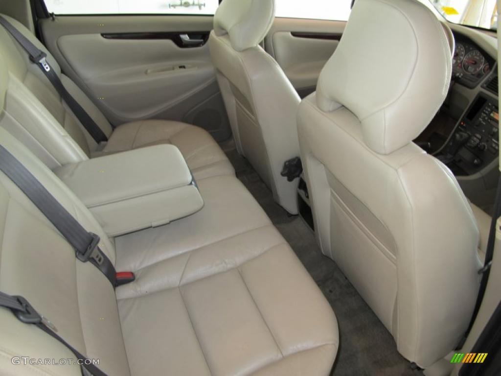 2004 V70 2.5T - Titanium Gray Metallic / Taupe photo #24