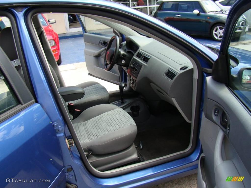 2005 Focus ZXW SES Wagon - French Blue Metallic / Dark Flint/Light Flint photo #13