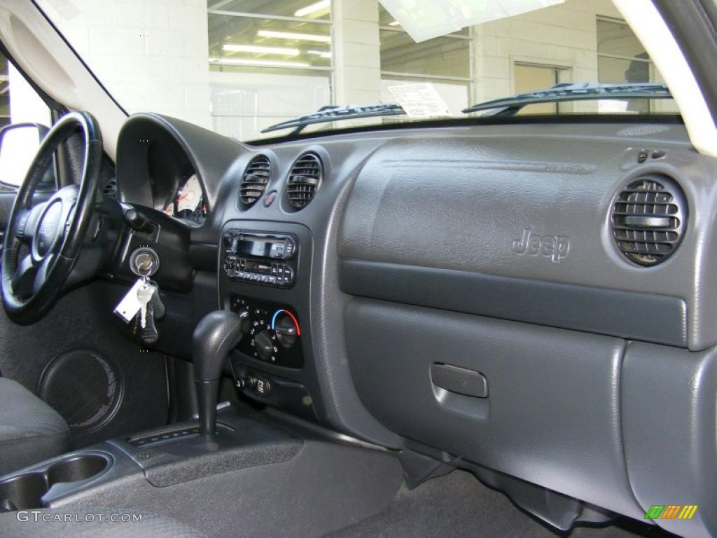 2002 Liberty Sport 4x4 - Bright Silver Metallic / Dark Slate Gray photo #19