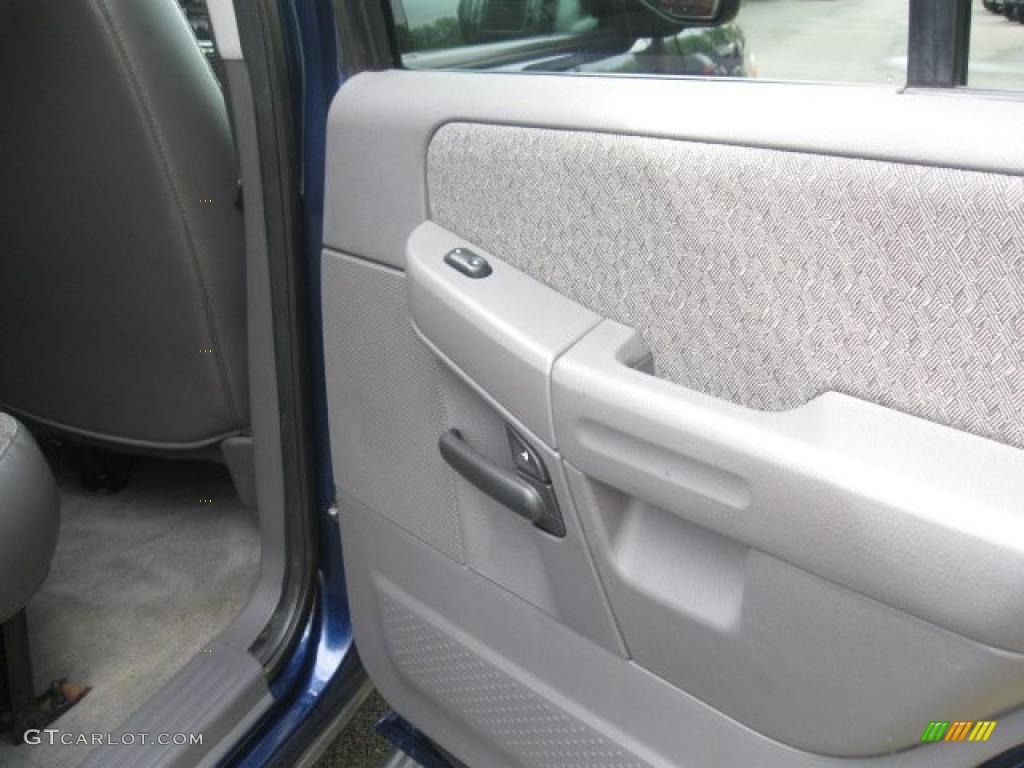 2004 Explorer XLS 4x4 - Dark Blue Pearl Metallic / Graphite photo #16