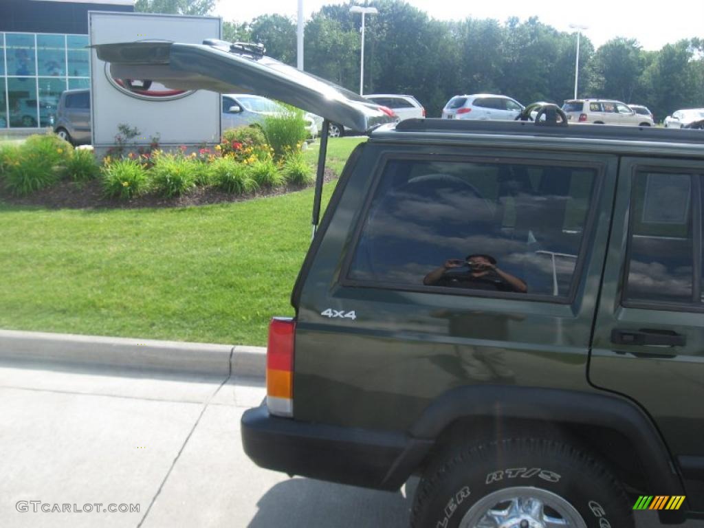 1998 Cherokee Sport 4x4 - Moss Green Pearl / Mist Gray photo #18