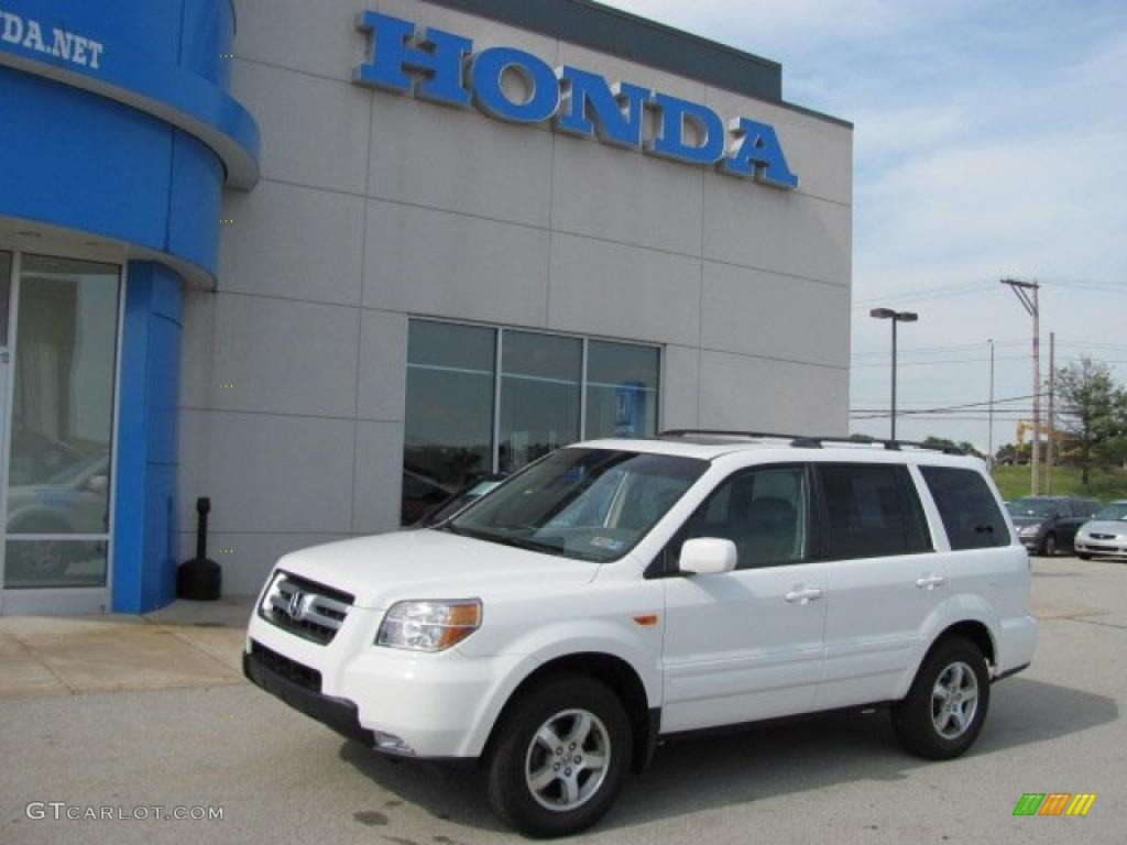 Taffeta White Honda Pilot