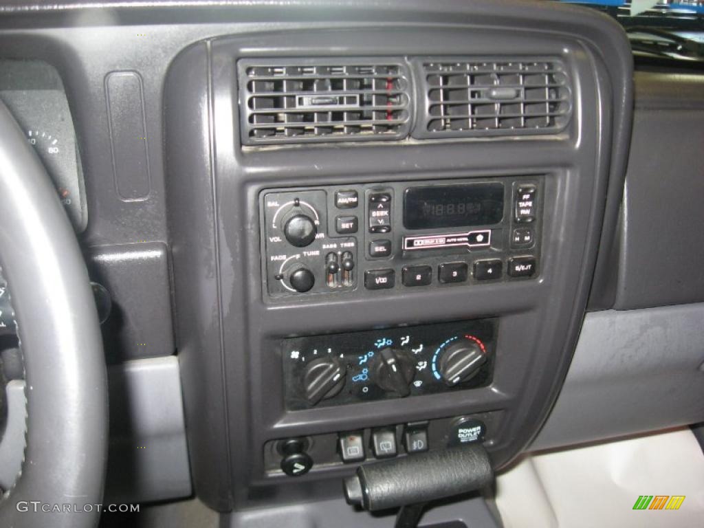 1998 Cherokee Sport 4x4 - Moss Green Pearl / Mist Gray photo #22