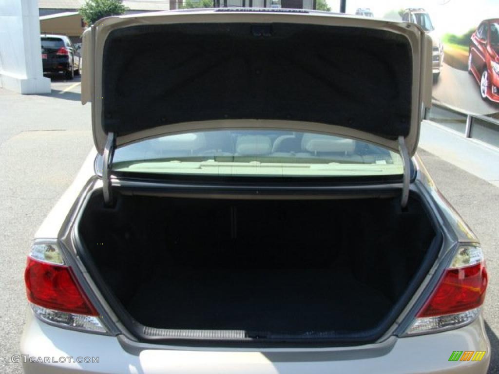 2005 Camry SE - Beige / Taupe photo #13