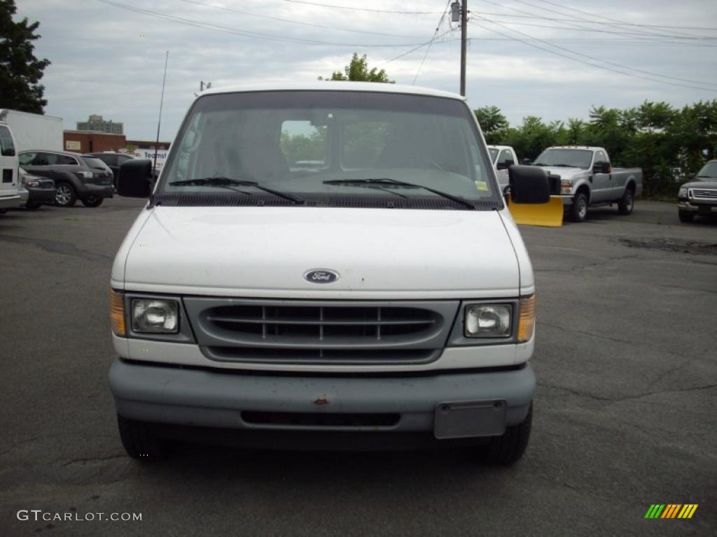 2001 E Series Van E150 Cargo - Oxford White / Medium Graphite photo #2