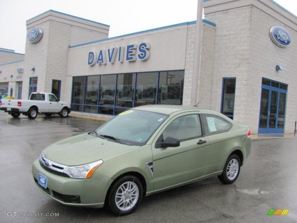 2008 Focus SE Coupe - Kiwi Green / Medium Stone photo #1