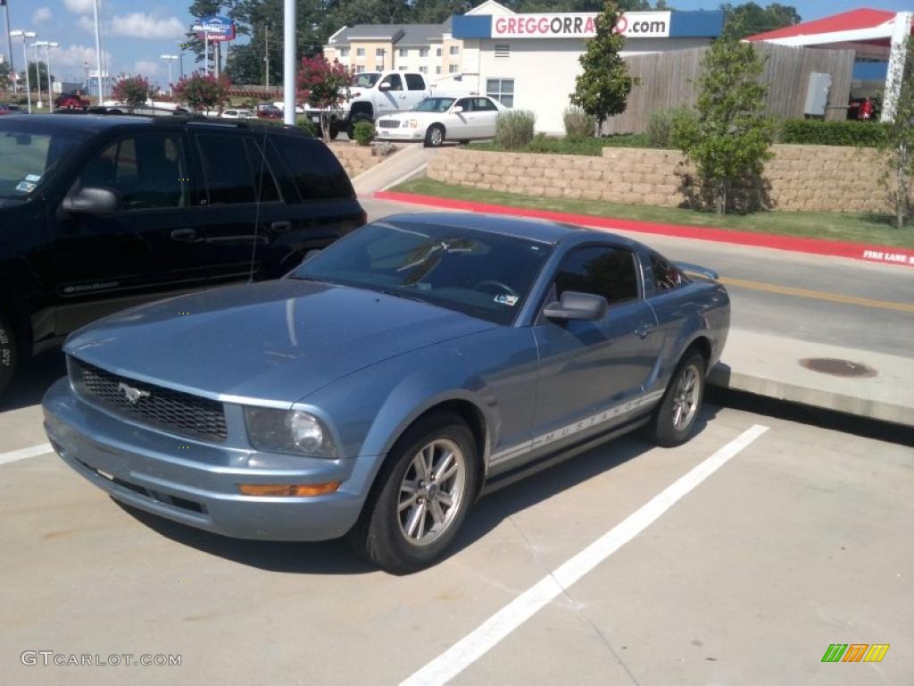 2006 Mustang V6 Premium Coupe - Windveil Blue Metallic / Dark Charcoal photo #1