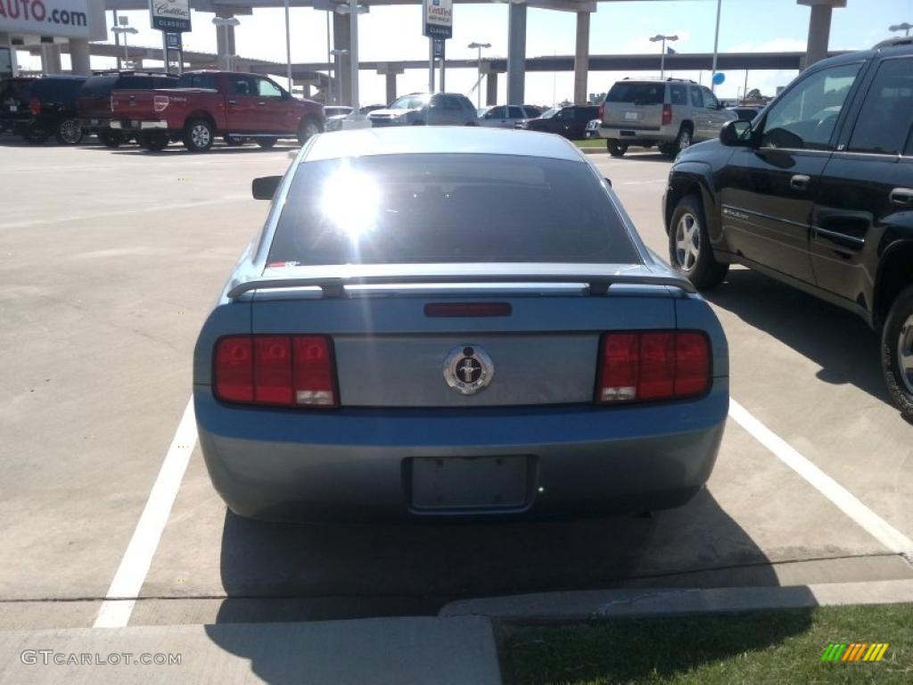 2006 Mustang V6 Premium Coupe - Windveil Blue Metallic / Dark Charcoal photo #3