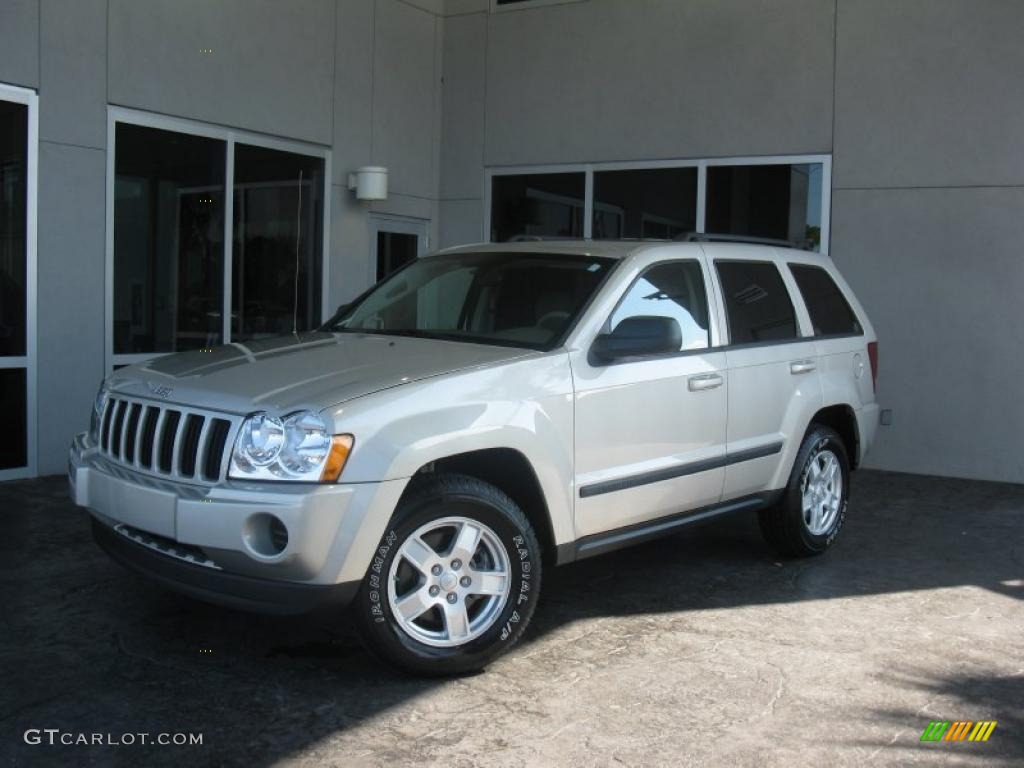 2007 Grand Cherokee Laredo - Light Graystone Pearl / Khaki photo #1
