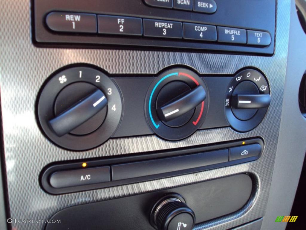 2005 F150 XLT SuperCrew 4x4 - Silver Metallic / Medium Flint/Dark Flint Grey photo #20