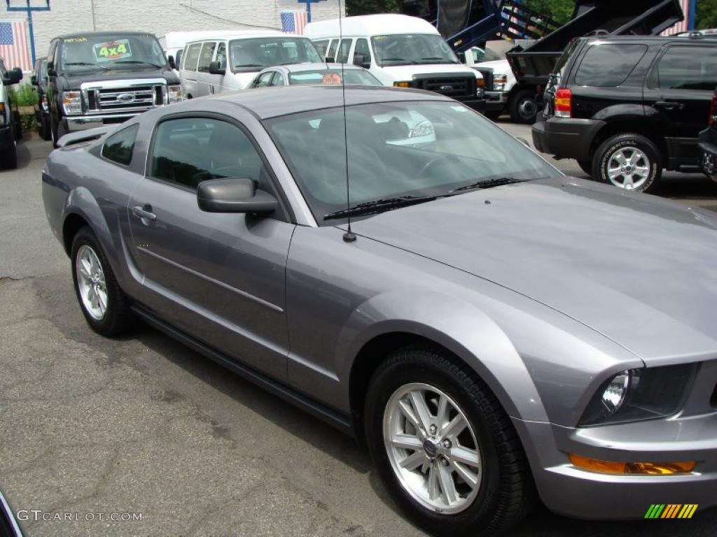 2006 Mustang V6 Premium Coupe - Tungsten Grey Metallic / Dark Charcoal photo #4