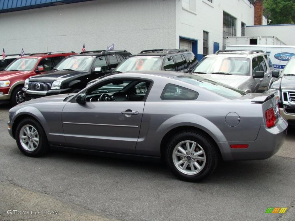 2006 Mustang V6 Premium Coupe - Tungsten Grey Metallic / Dark Charcoal photo #8