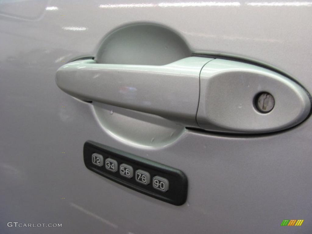 2009 Escape Limited V6 4WD - Brilliant Silver Metallic / Charcoal photo #22
