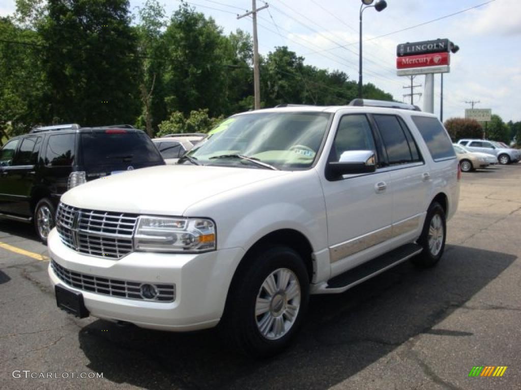 White Platinum Tri-Coat Lincoln Navigator