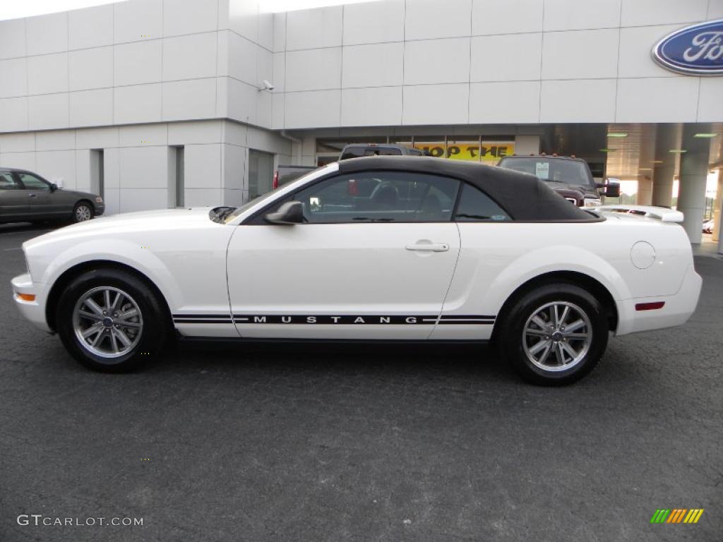 2005 Mustang V6 Deluxe Convertible - Performance White / Dark Charcoal photo #5