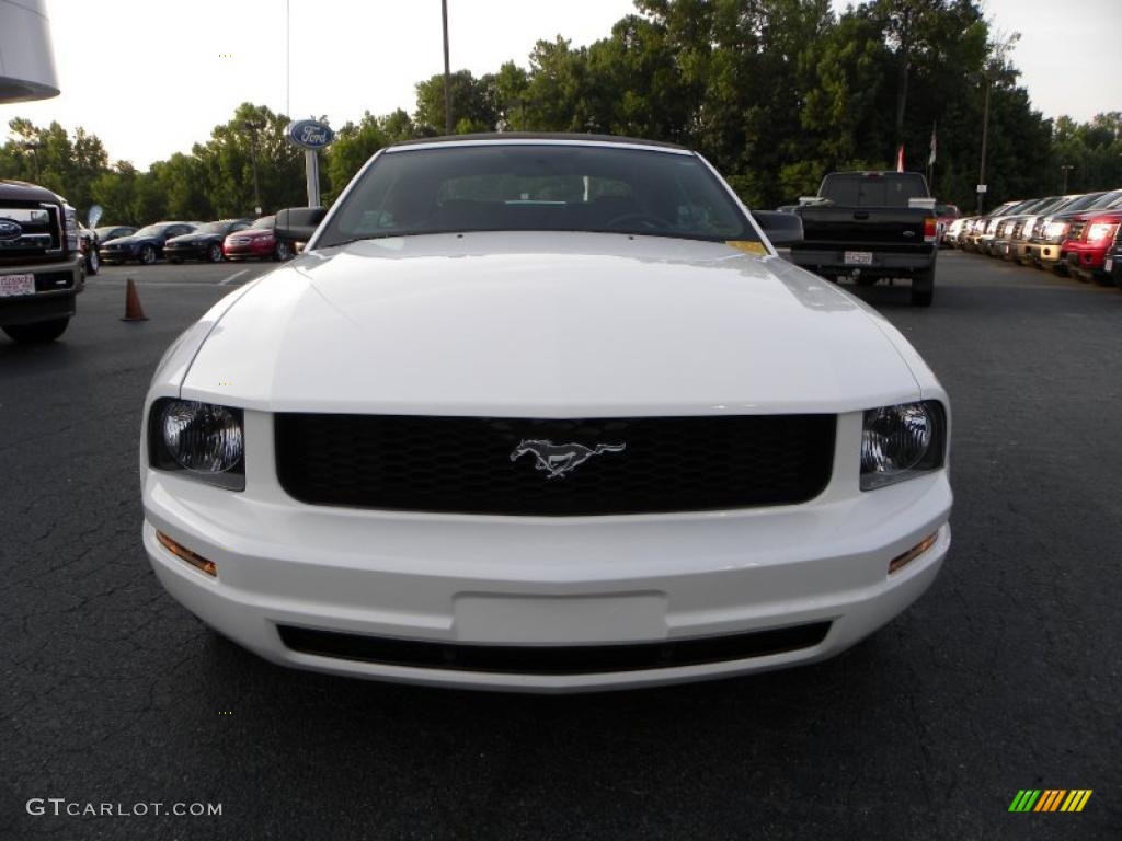 2005 Mustang V6 Deluxe Convertible - Performance White / Dark Charcoal photo #7