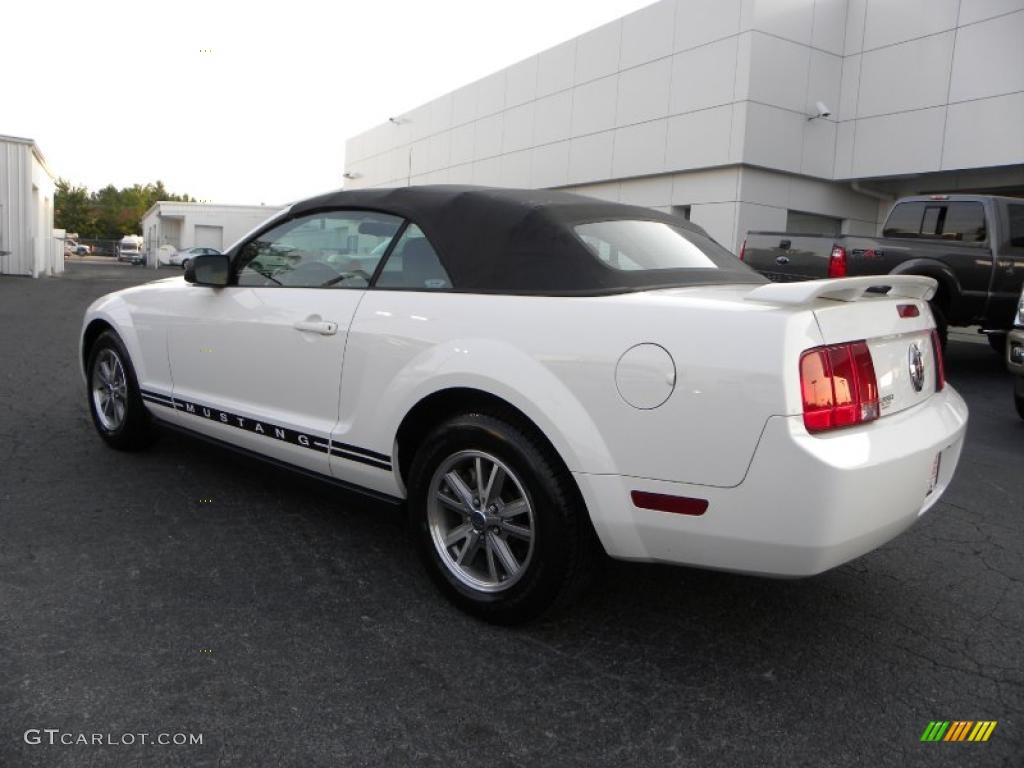2005 Mustang V6 Deluxe Convertible - Performance White / Dark Charcoal photo #22