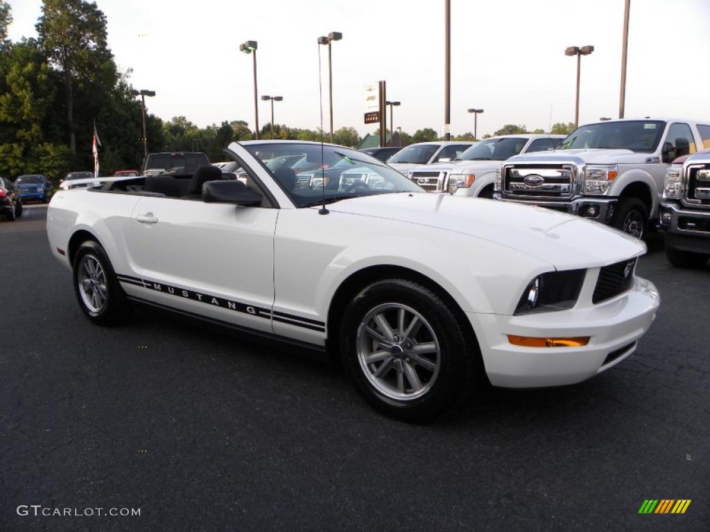 2005 Mustang V6 Deluxe Convertible - Performance White / Dark Charcoal photo #23