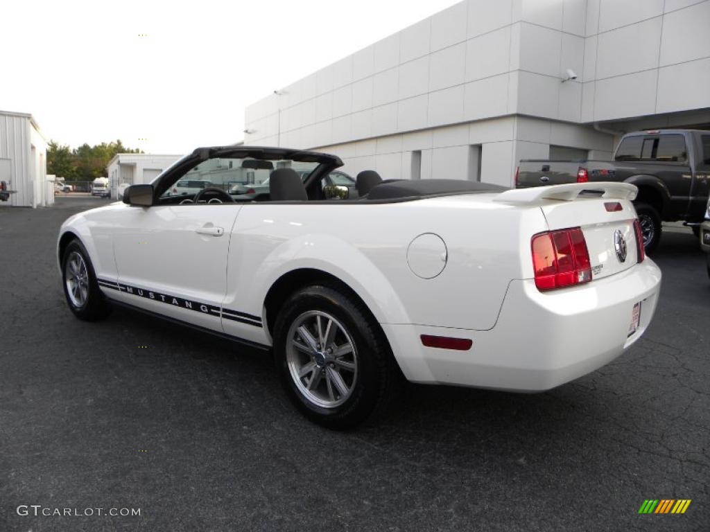 2005 Mustang V6 Deluxe Convertible - Performance White / Dark Charcoal photo #25