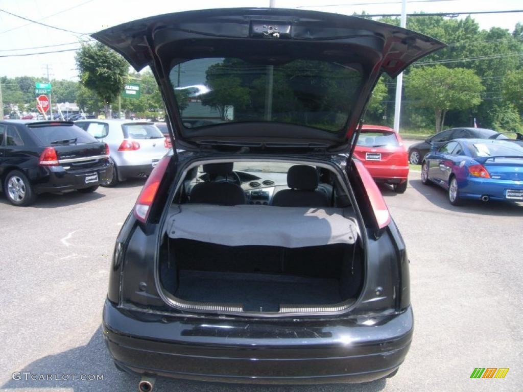 2003 Focus ZX3 Coupe - Pitch Black / Medium Graphite photo #12