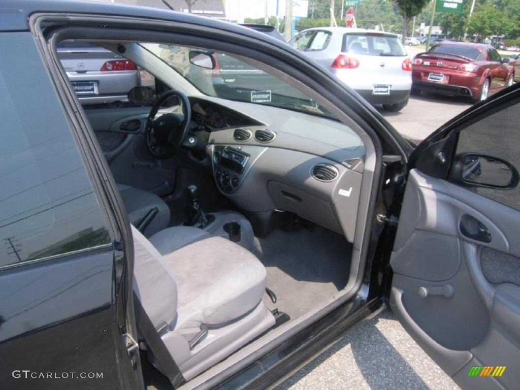 2003 Focus ZX3 Coupe - Pitch Black / Medium Graphite photo #14