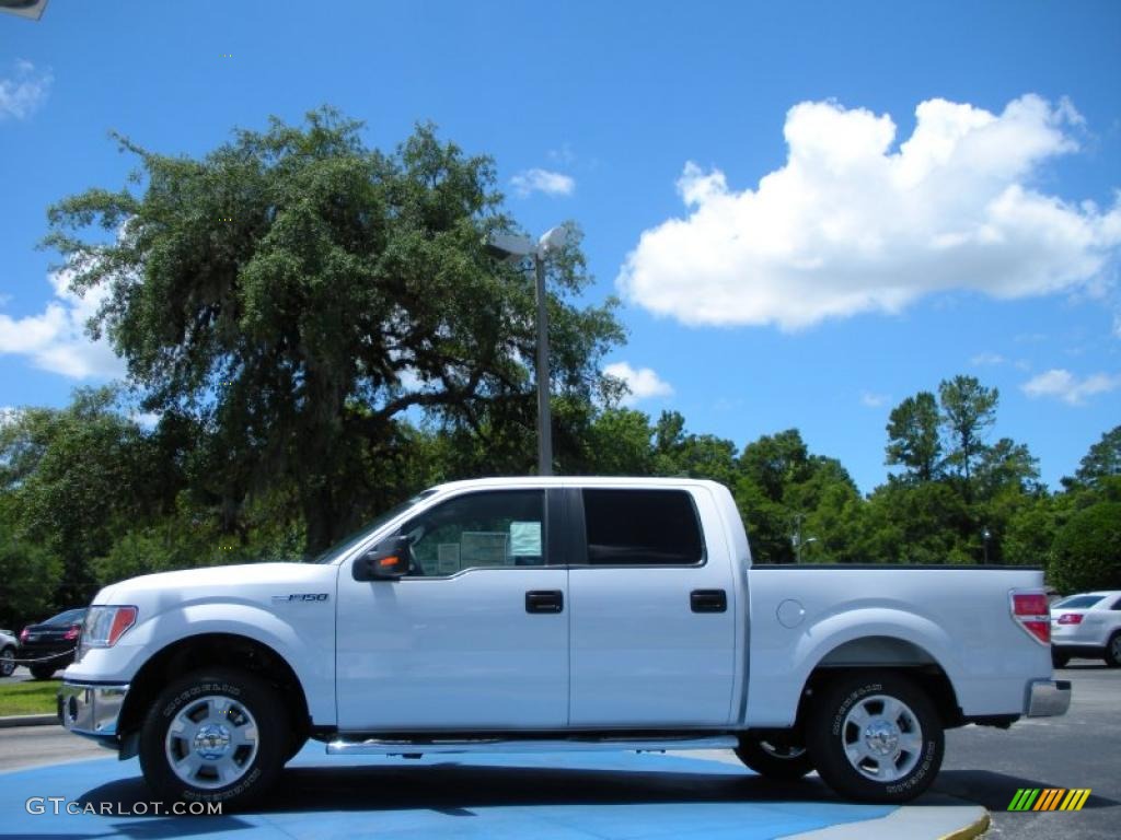 2010 F150 XLT SuperCrew - Oxford White / Medium Stone photo #2