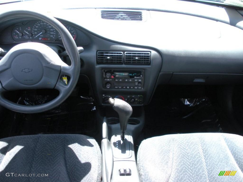 2003 Cavalier LS Sport Coupe - Olympic White / Graphite Gray photo #17
